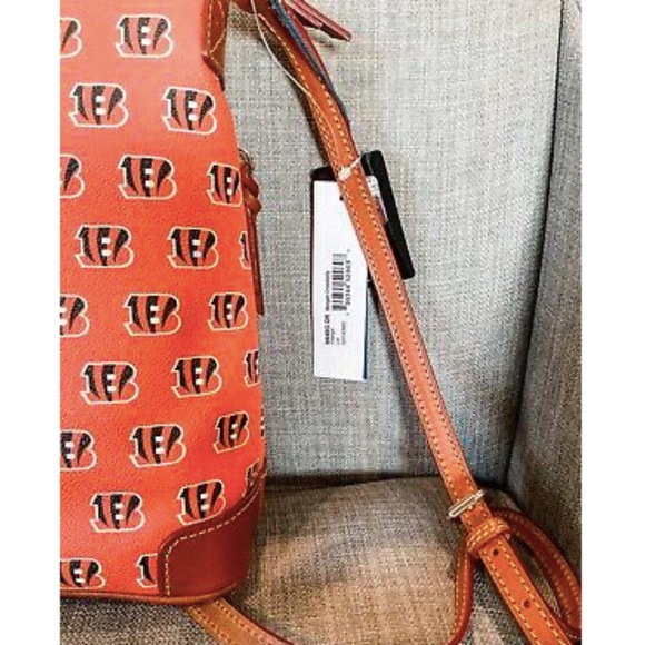 💖HP💖NWT Dooney And Bourke NFL Cincinnati Bengals - Picture 4 of 6